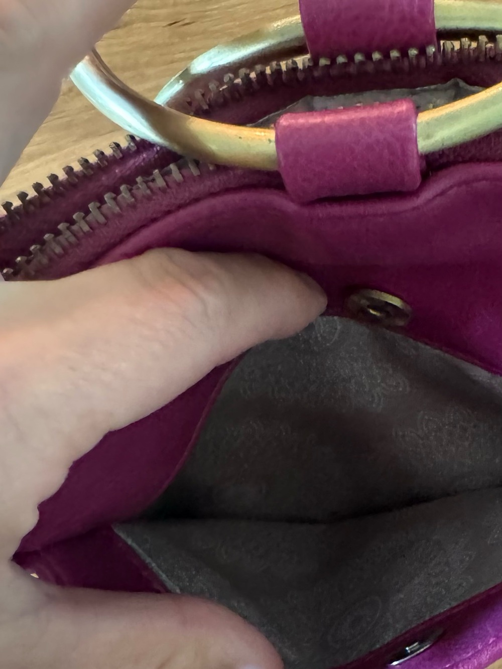 Women’s Fuchsia Crossbody Bag with Ring Accent - Picture 5 of 5